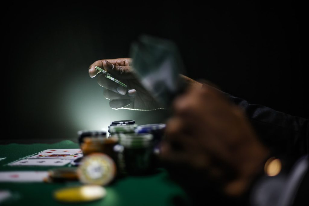 How To Bluff Effectively In Poker